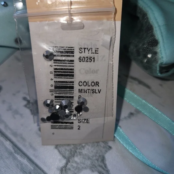 Cachet NWT Glamorous Jeweled Jersey Gown with Cutouts Color Mint Size 2 - Picture 11 of 15